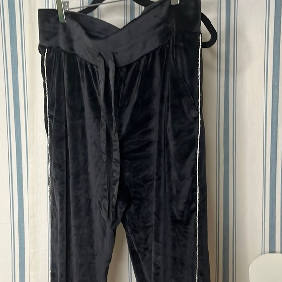 Victoria Secret On the bling jogger Diamond tux stripe on sides black satin tie - Picture 5 of 13